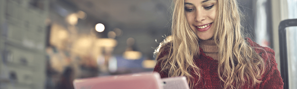 Frau mit Smartphone